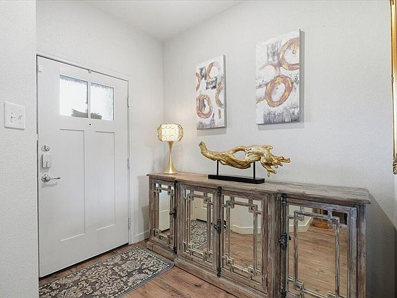 3rd image of 10914 Aberdeen Ave