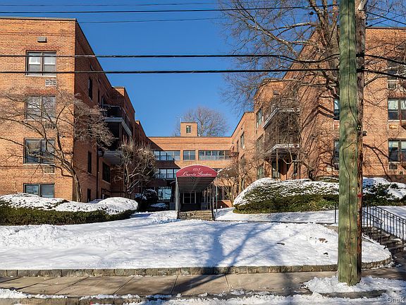 2nd image of 1015 Old Post Road #2H