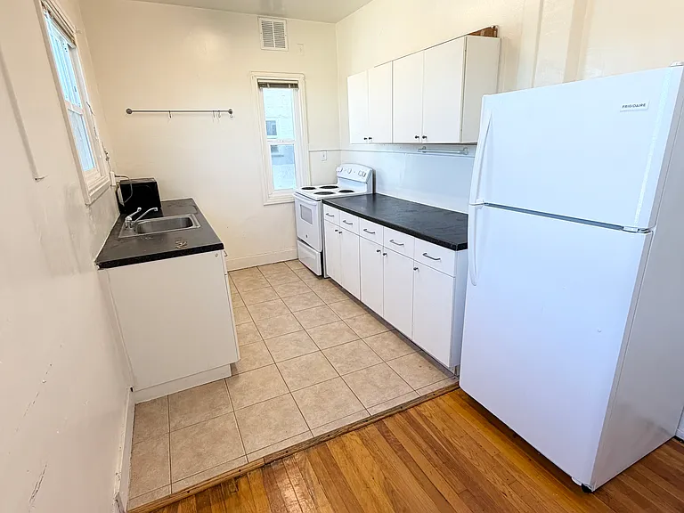 2555 Virginia St #202 — Photo 8