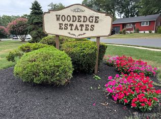42 Woodedge Ave APT 1, Edison, NJ 08817