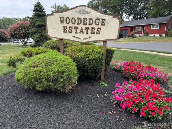 42 Woodedge Ave APT 1