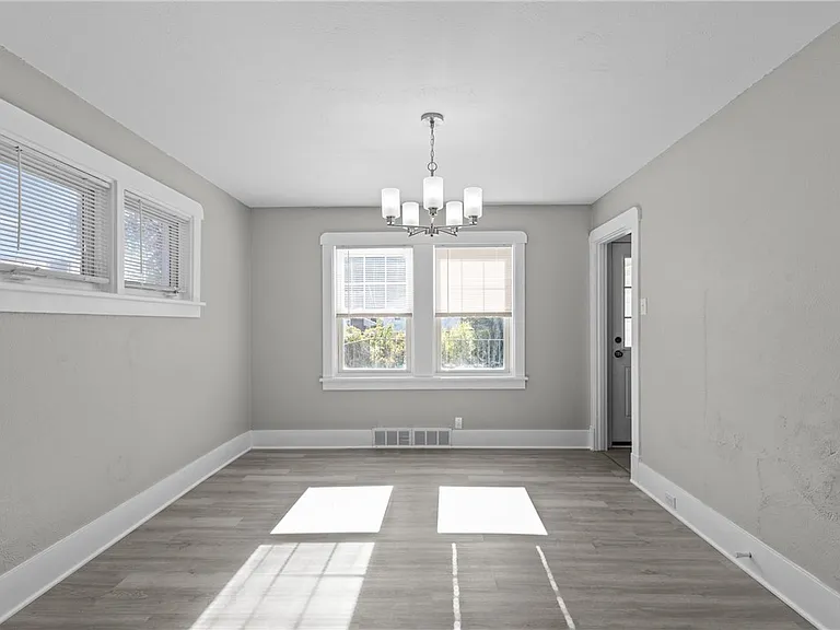 3065 Latonia Ave — Photo 7