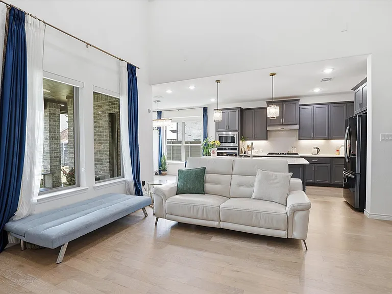 509 Cedarwood St — Photo 4