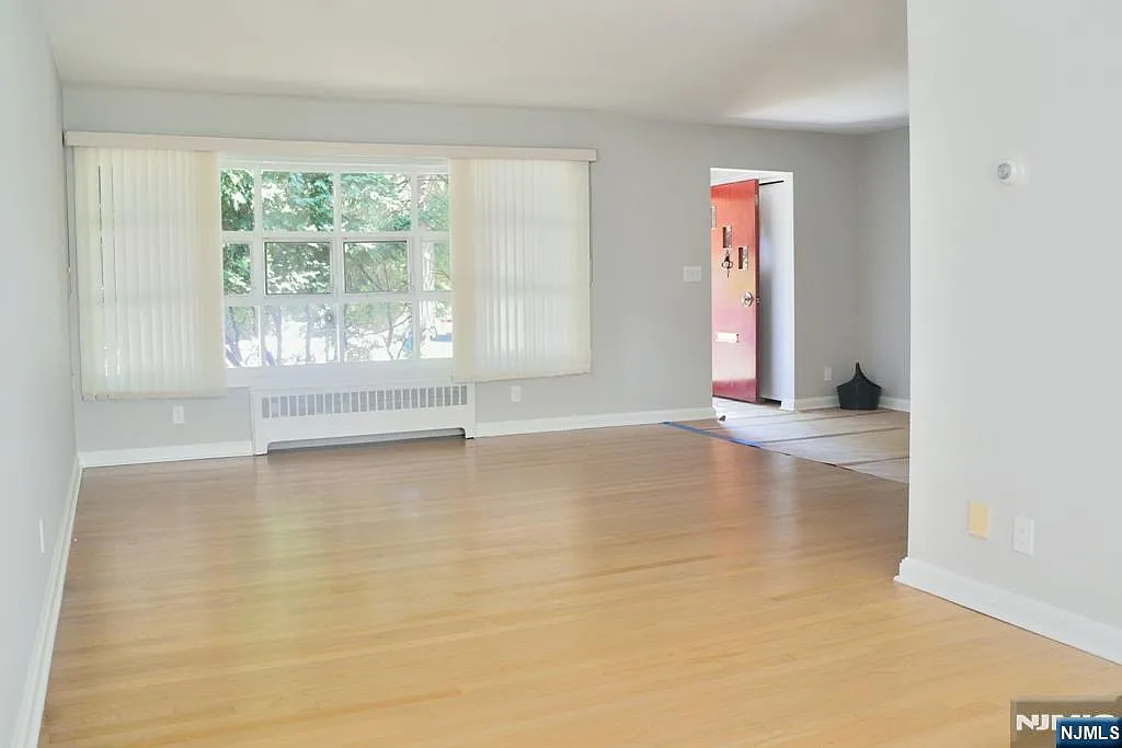 3 bed, 2.0 bath, $4,550 — Photo 4
