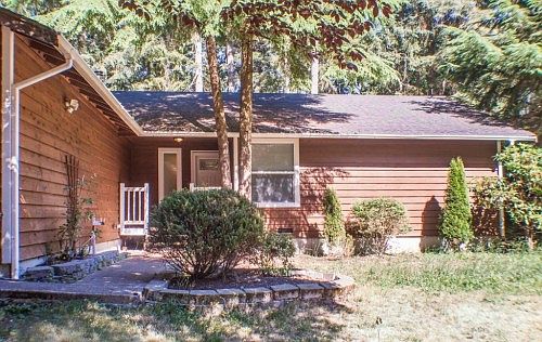 3rd image of 13719 Pinehurst Dr