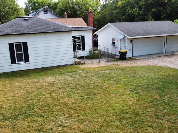 317 10th St NW, Willmar, MN 56201
