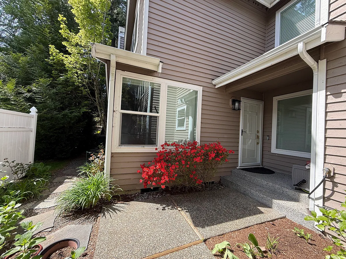 Building Photo - 4133 243rd Ln SE #17