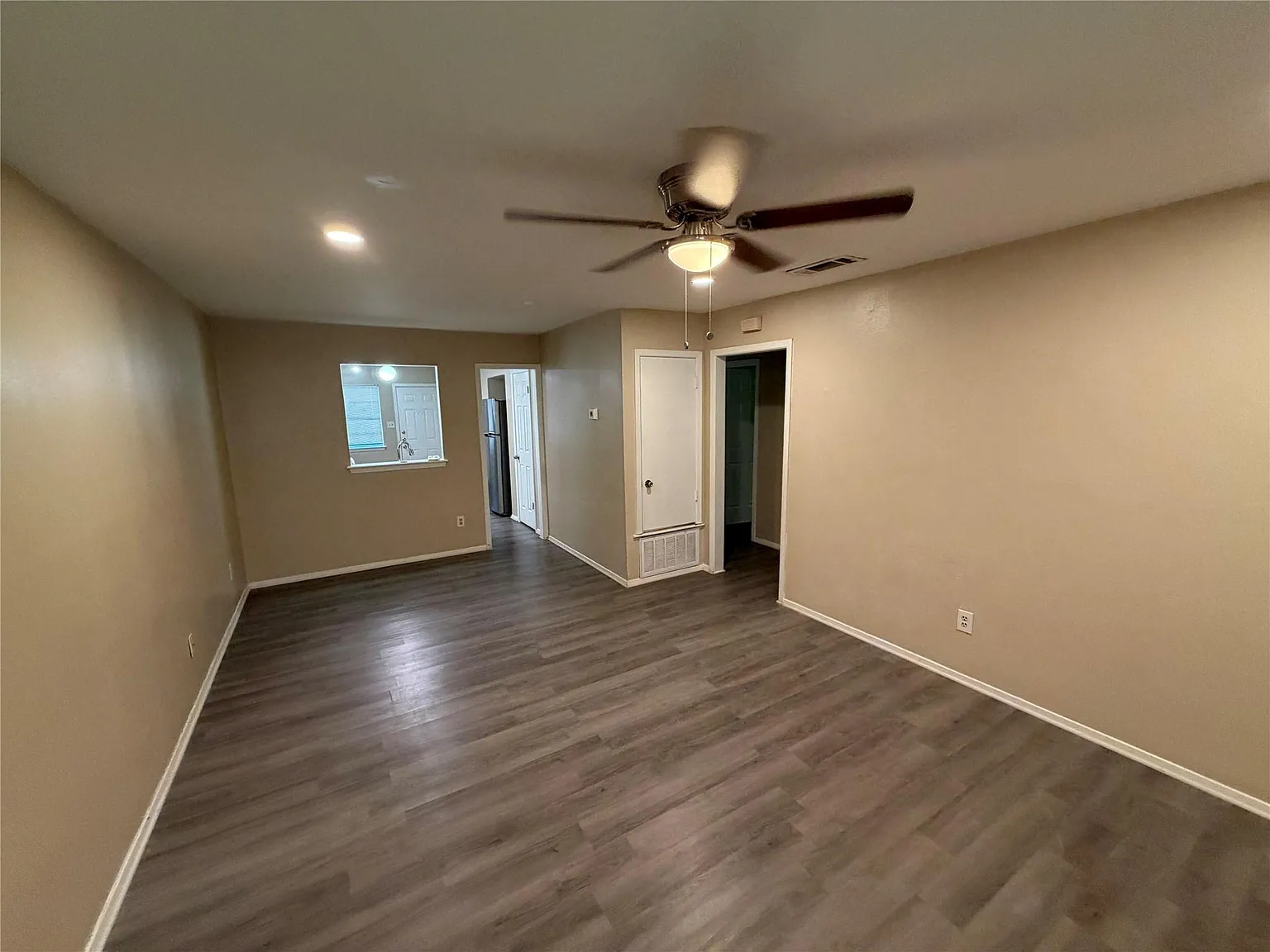 3 bed, 1.5 bath, 1905 sqft, $1,650 — Photo 3