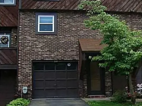 304 Bayberry Ln, Imperial, PA 15126