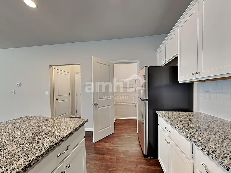 218 Omega Ct — Photo 5