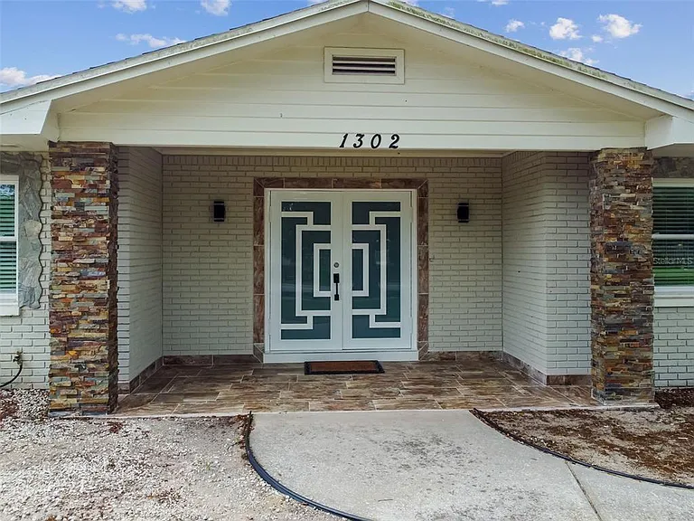 1302 Brandonwood Dr — Photo 3