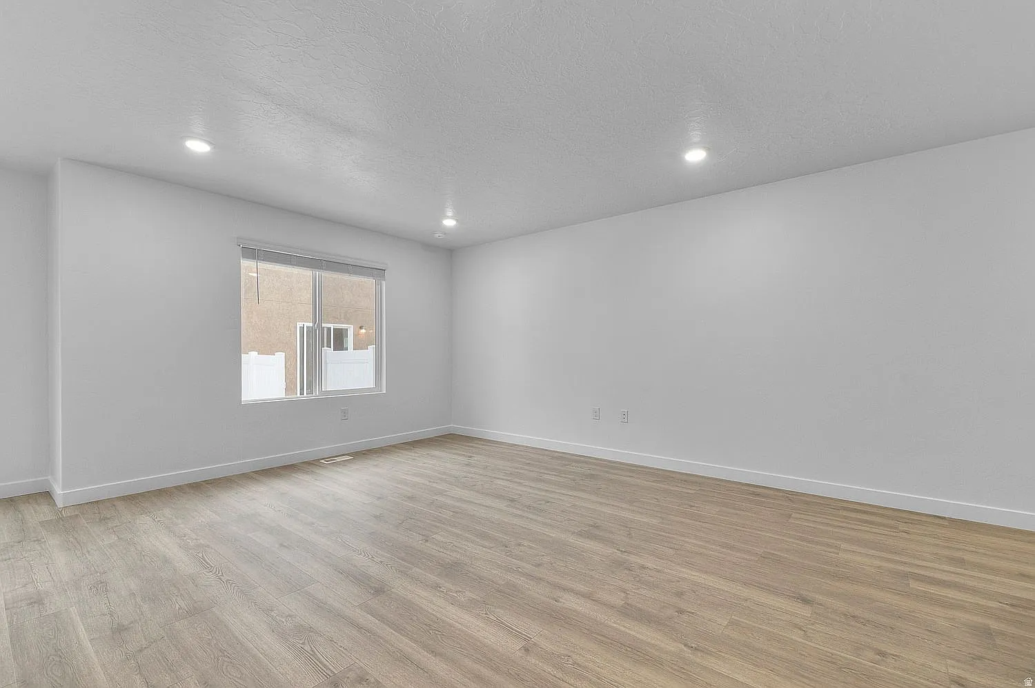 3 bed, 2.5 bath, 2187 sqft, $2,200 — Photo 4