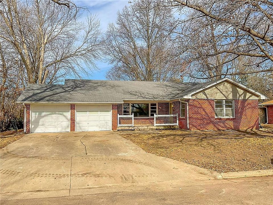 1st image of 207 Driftwood Dr