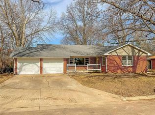 207 Driftwood Dr, Sedalia, MO 65301