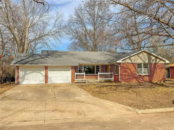 207 Driftwood Dr, Sedalia, MO 65301