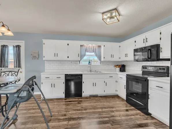 2867 Chinquapin Ln, Clarksville, TN 37043