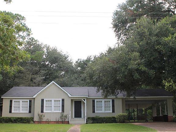 2nd image of 1305 Horseshoe Dr