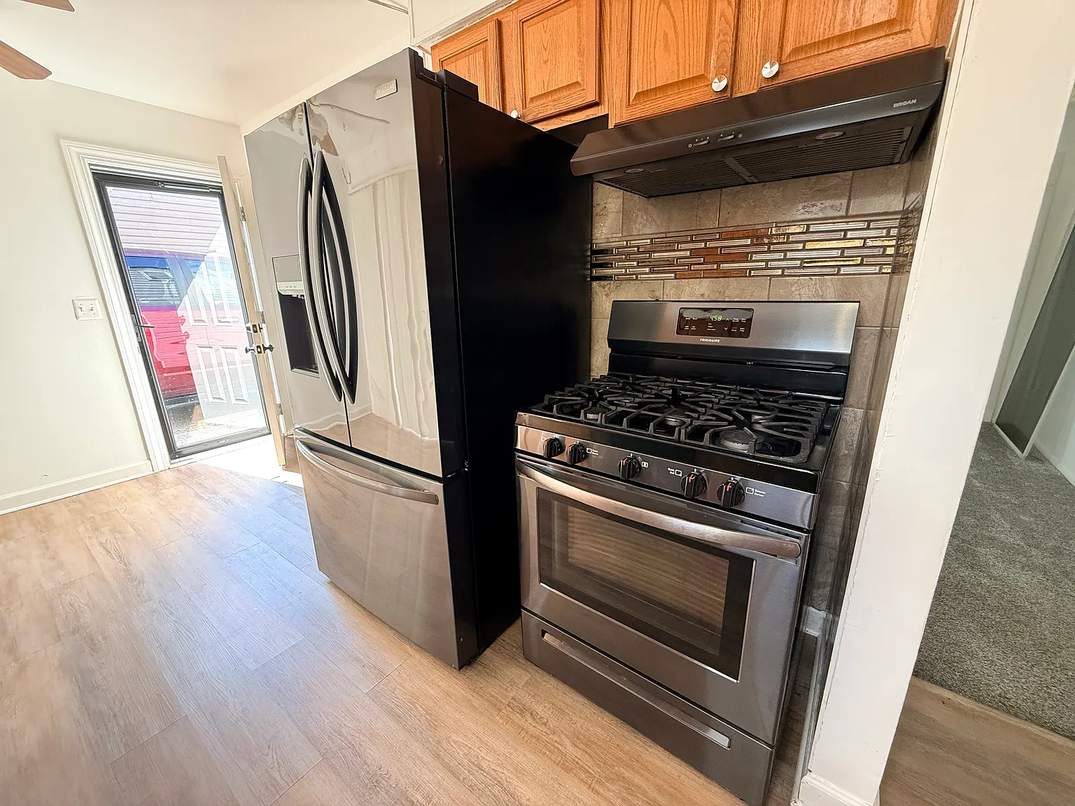 3 bed, 1.5 bath, 1450 sqft, $1,950 — Photo 3