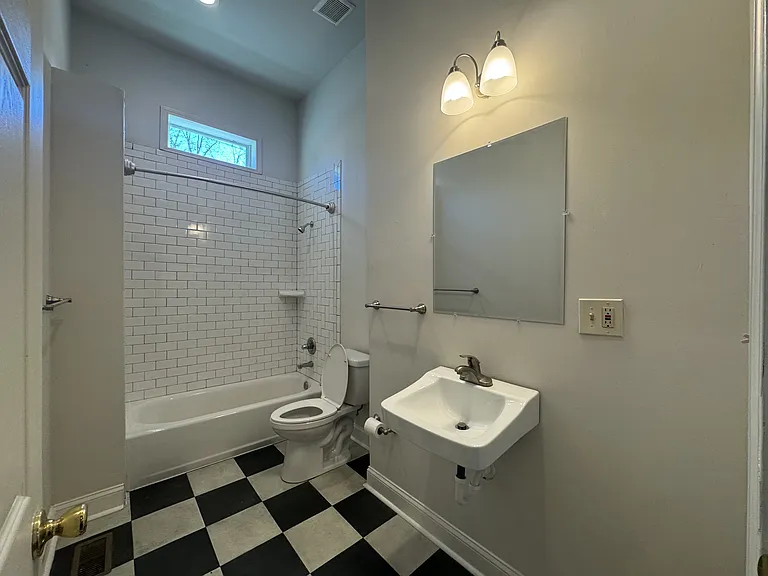 860 Vine St — Photo 7