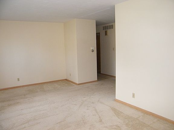 3rd image of 56871 Inwood Ct