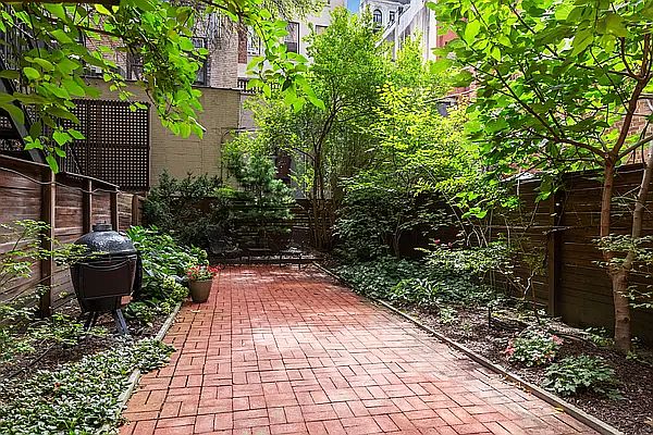 1st image of 156 W 73rd St APT 1R