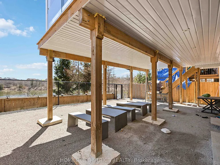 7 Mosely Cres — Photo 24
