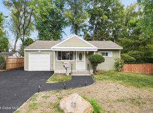 13 Stirrup Dr, Albany, NY 12205