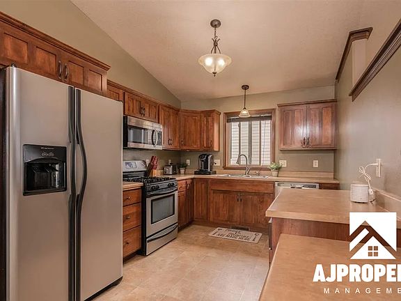 4th image of 7421 W 64th St