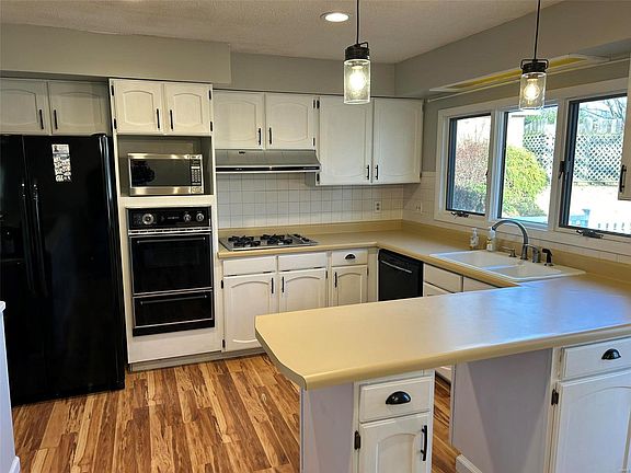 2nd image of 12177 Oakwilde Ct