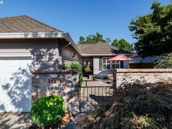 32251 SW Lake Dr, Wilsonville, OR 97070