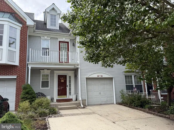55 La Costa Dr, Blackwood, NJ 08012