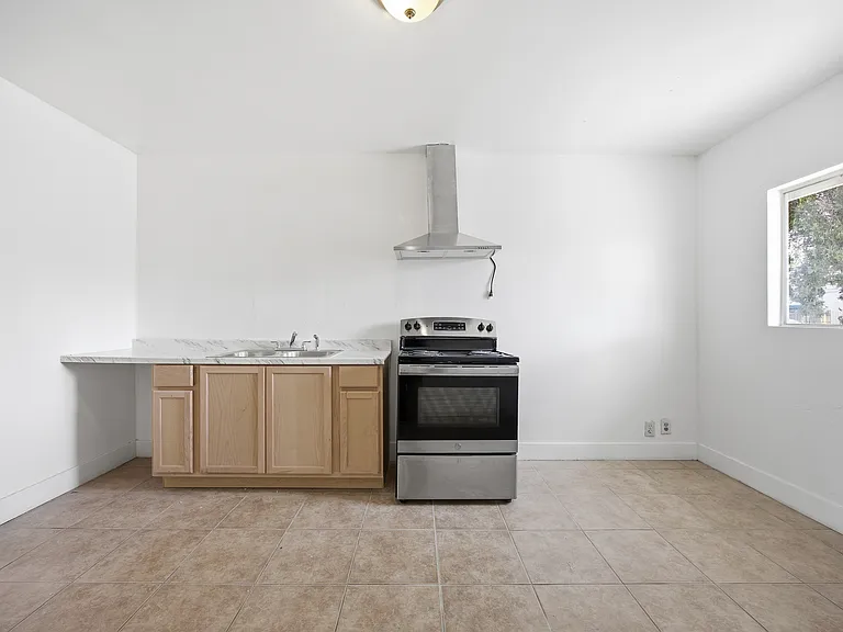 728 Lincoln St #C — Photo 8