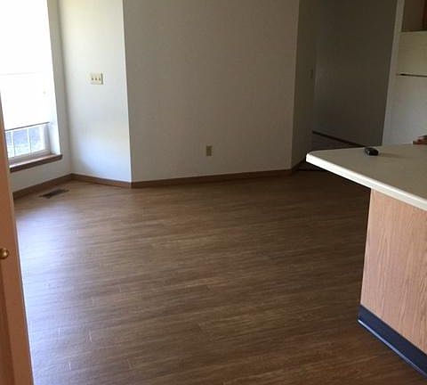 3rd image of 402 Belisle St #402