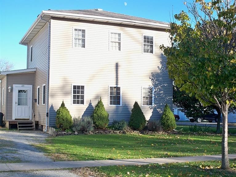 2nd image of 221 Heter St