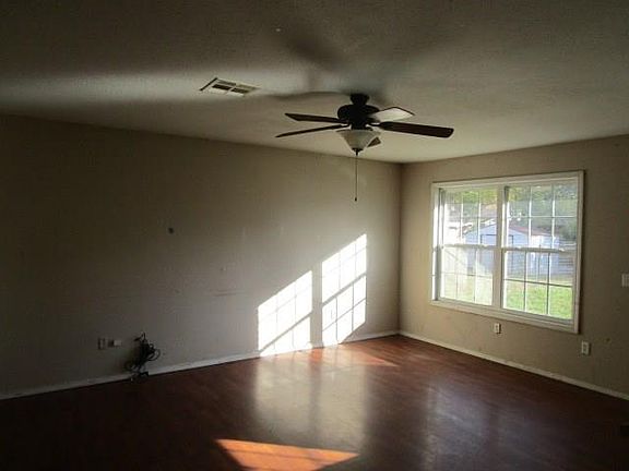 3rd image of 432 Amanda Lynn Ln