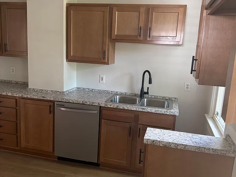 427 Montana Ave — Photo 15