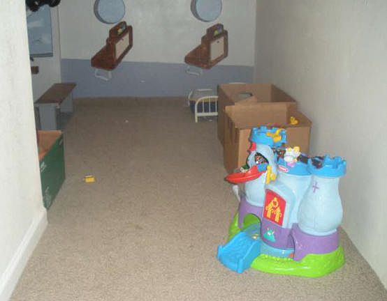 Kids room air plane closet