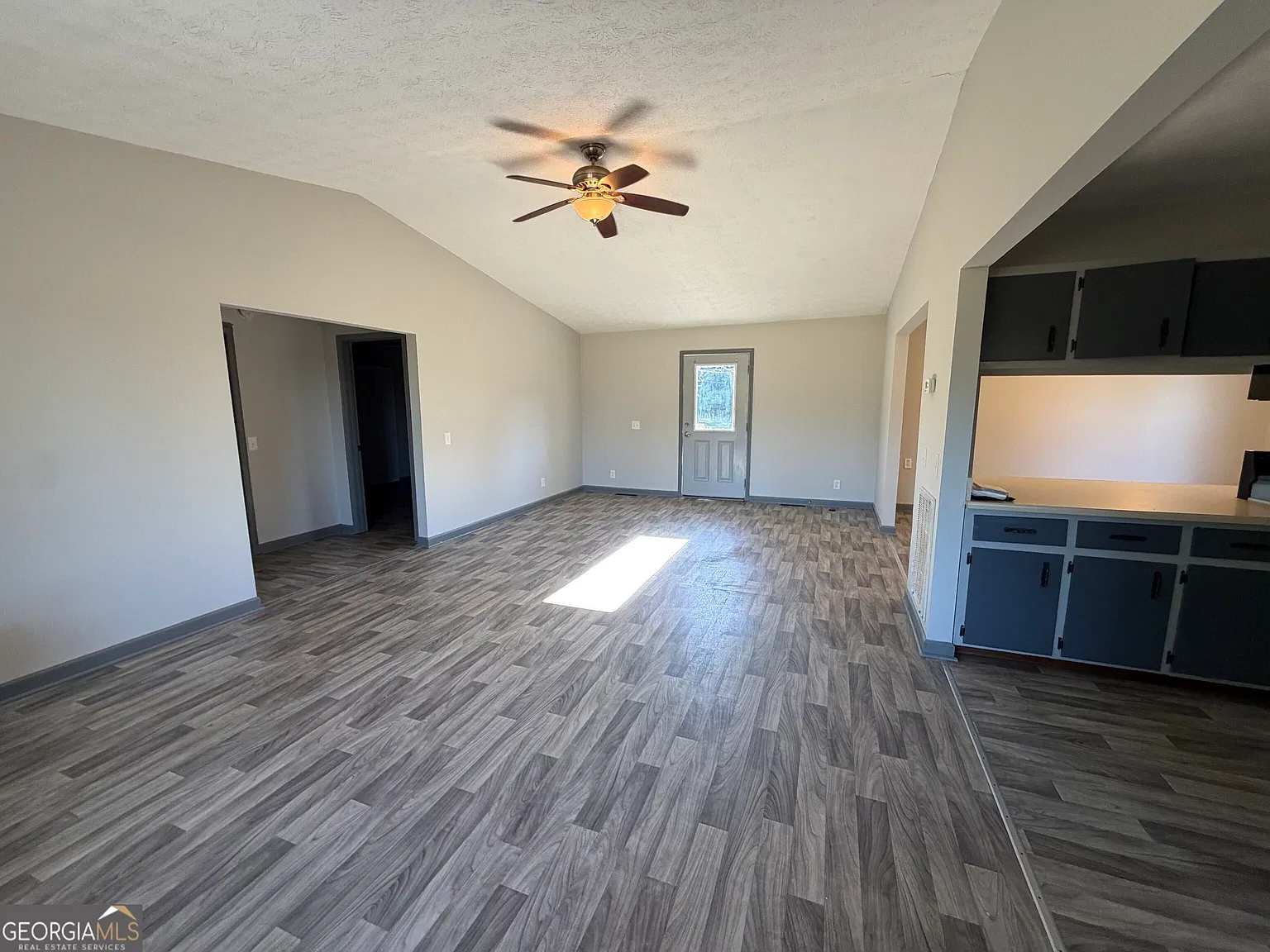 3 bed, 2.0 bath, 1722 sqft, $1,650 — Photo 3