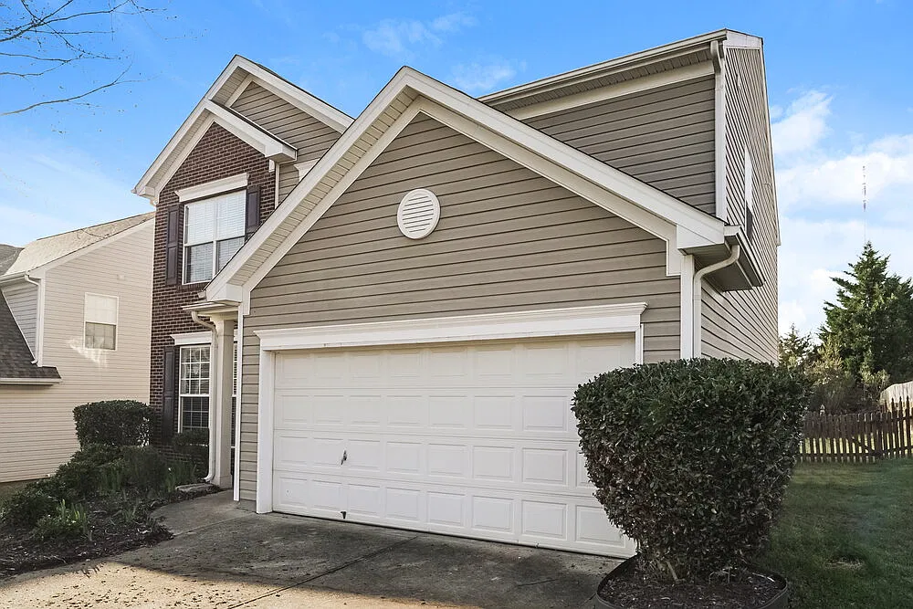 4 bed, 2.5 bath, 2950 sqft, $3,780 — Photo 4