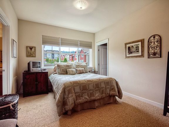 5th image of 2397 NE Park Dr