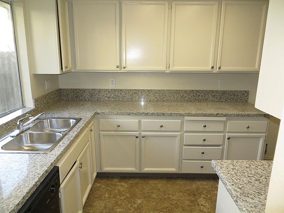 5th image of 30 Tyndall Ct