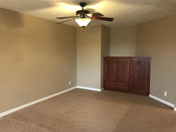 5th image of 352 Chalet Cir