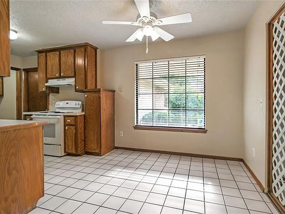4th image of 16913 Cedarwood Dr