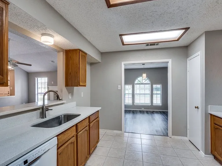 824 Simon Dr — Photo 8