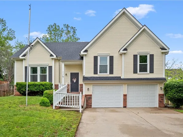 332 Sage St, Lansing, KS 66043