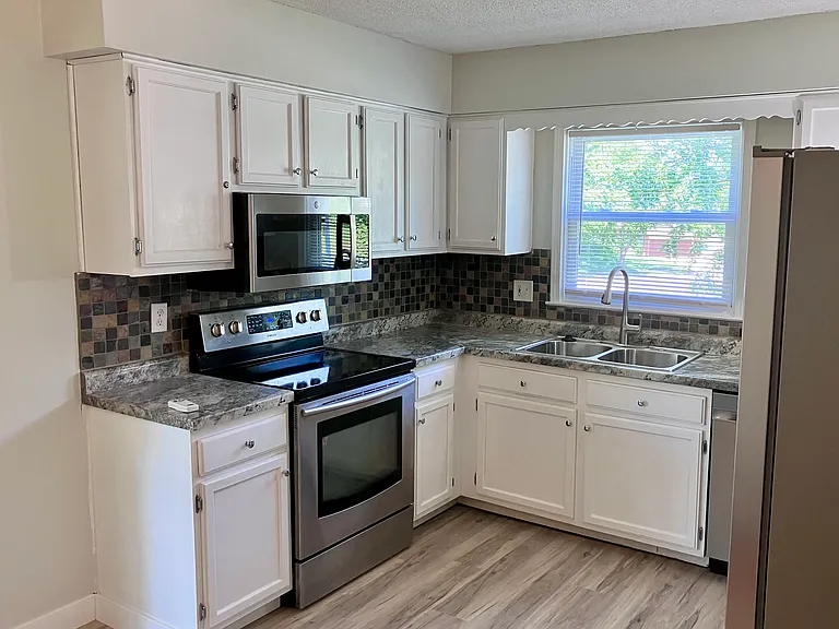 10424 N Campbell Ct — Photo 5