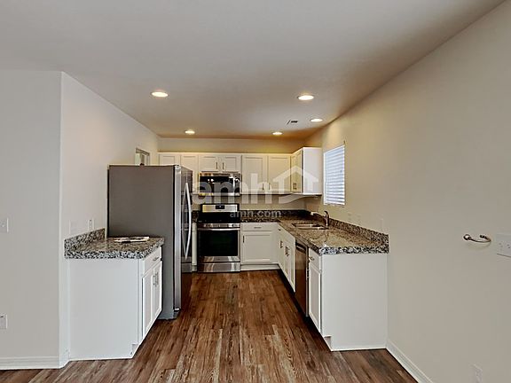 3rd image of 4026 W Valderrama St