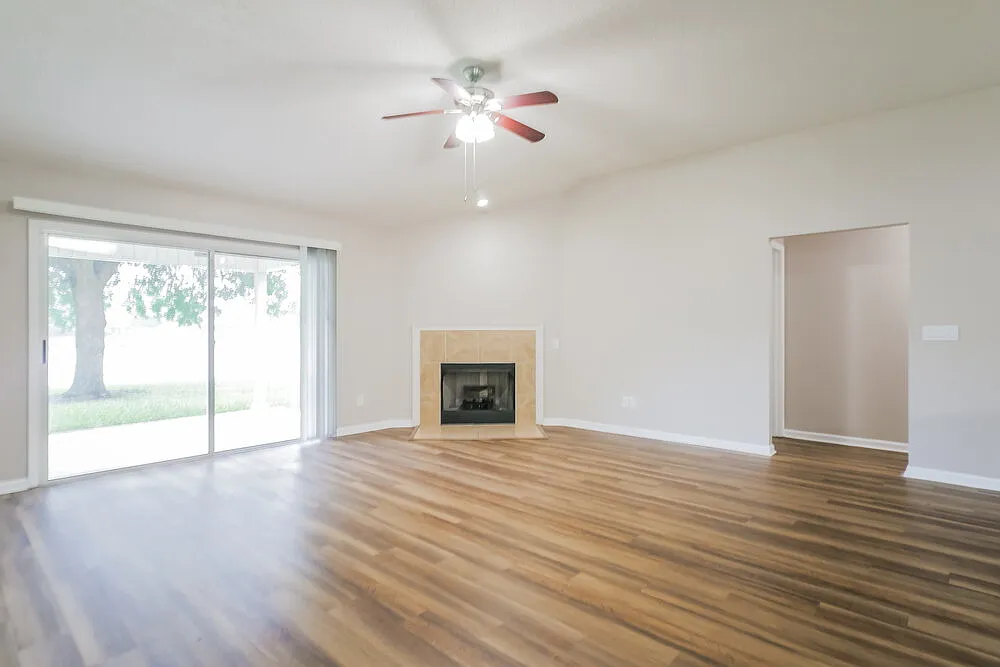 3 bed, 2.0 bath, 2095 sqft, $2,335 — Photo 4