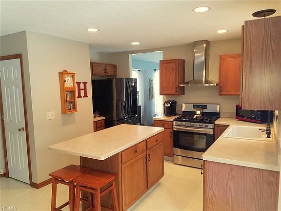 2nd image of 8041 Oak Tree Dr S