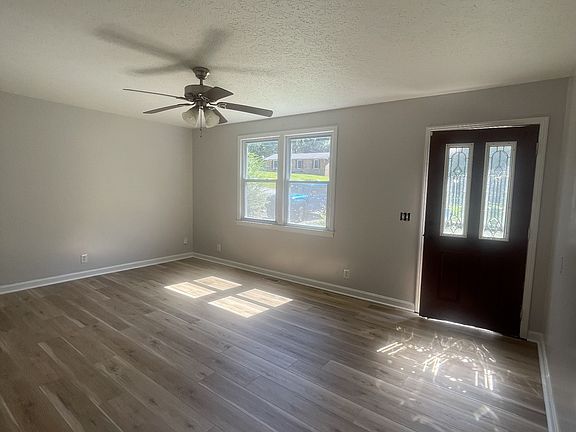 2nd image of 1143 Chestnut Dr
